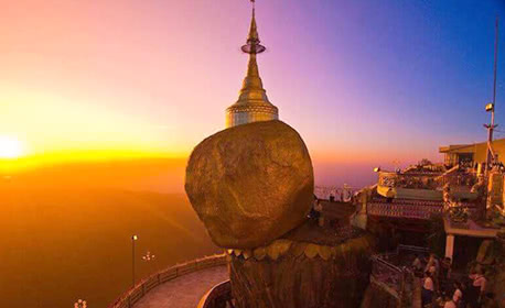 Kyaik-hti-yo ‘Golden Rock’ Pagoda Festival