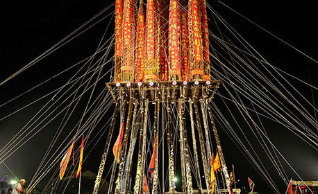 Toucheng Qianggu - Grappling with the Ghost Pole-Climbing Competition