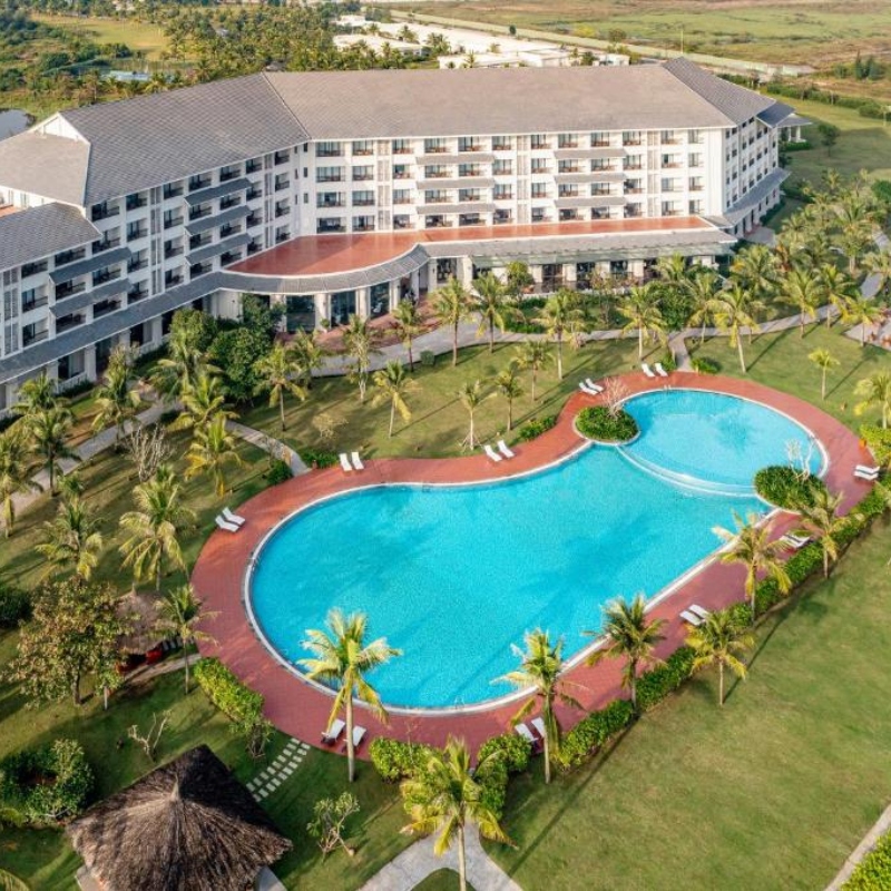 Melia Vinpearl Cua Hoi Beach Resort