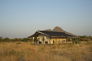 SUJAN JAWAI Leopard Camp