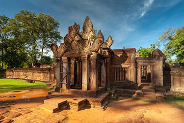 An Angkor Wat Helicopter Adventure with Banteay Srei and the Kulen Range