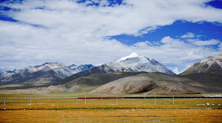 A Journey Across the Rooftop of the World: Beijing to Lhasa by Train