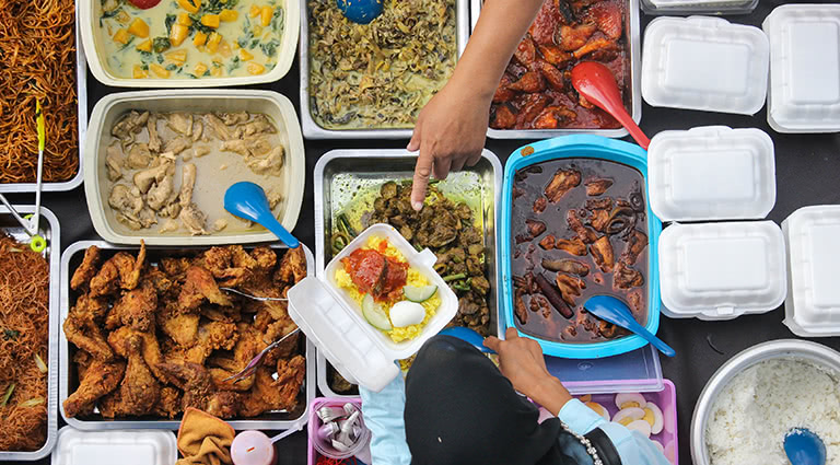 Hawkers and Michelin Stars: Singapore for the Foodie
