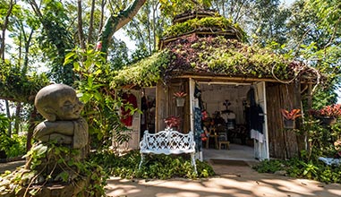 Boutique and Souvenir Shop