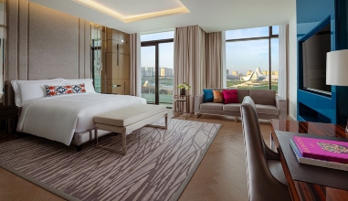 Deluxe Room (65sqm/699sqft)