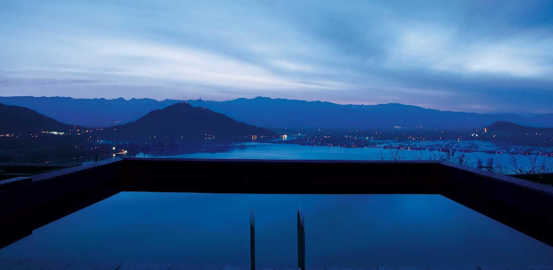 Vivanta by Taj - Dal View