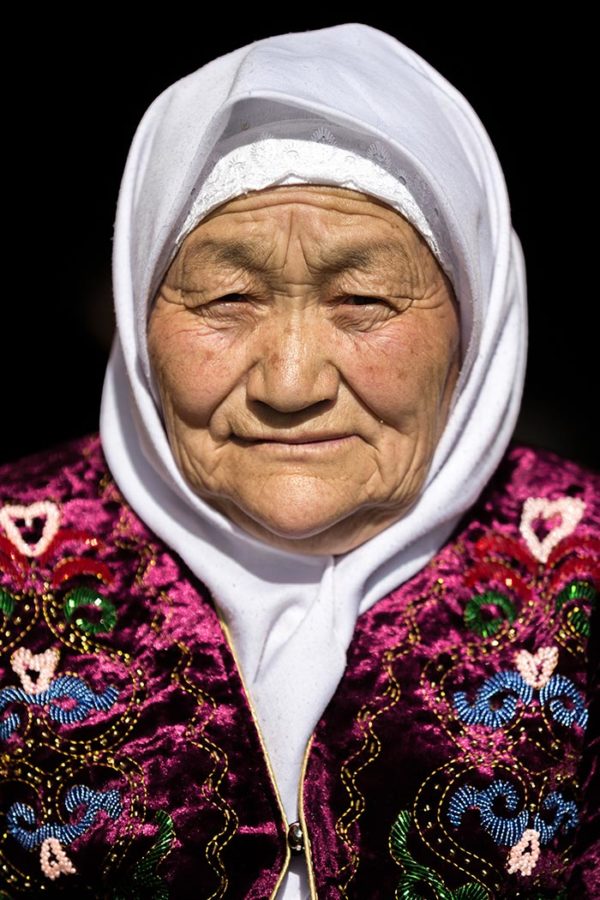 Kazakh_woman-600x900