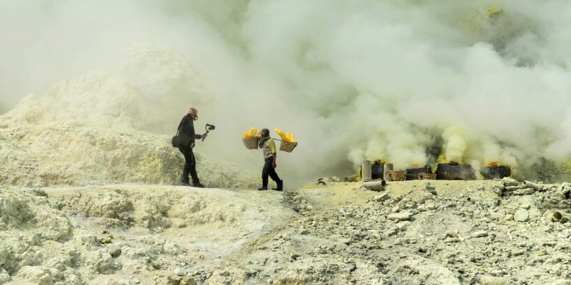 Into Ijen: Acid Lake, Poison Air - Travelogues from Remote Lands