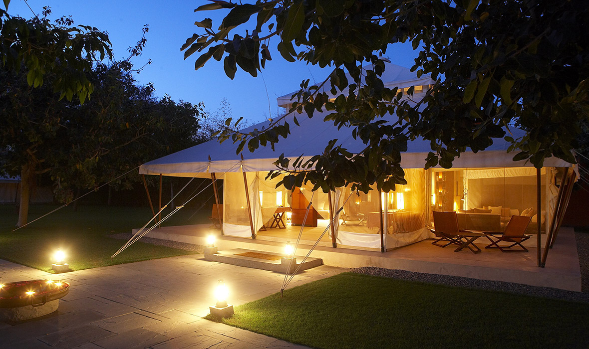 Lounge-Tent-Exterior-night_High-Res_5224
