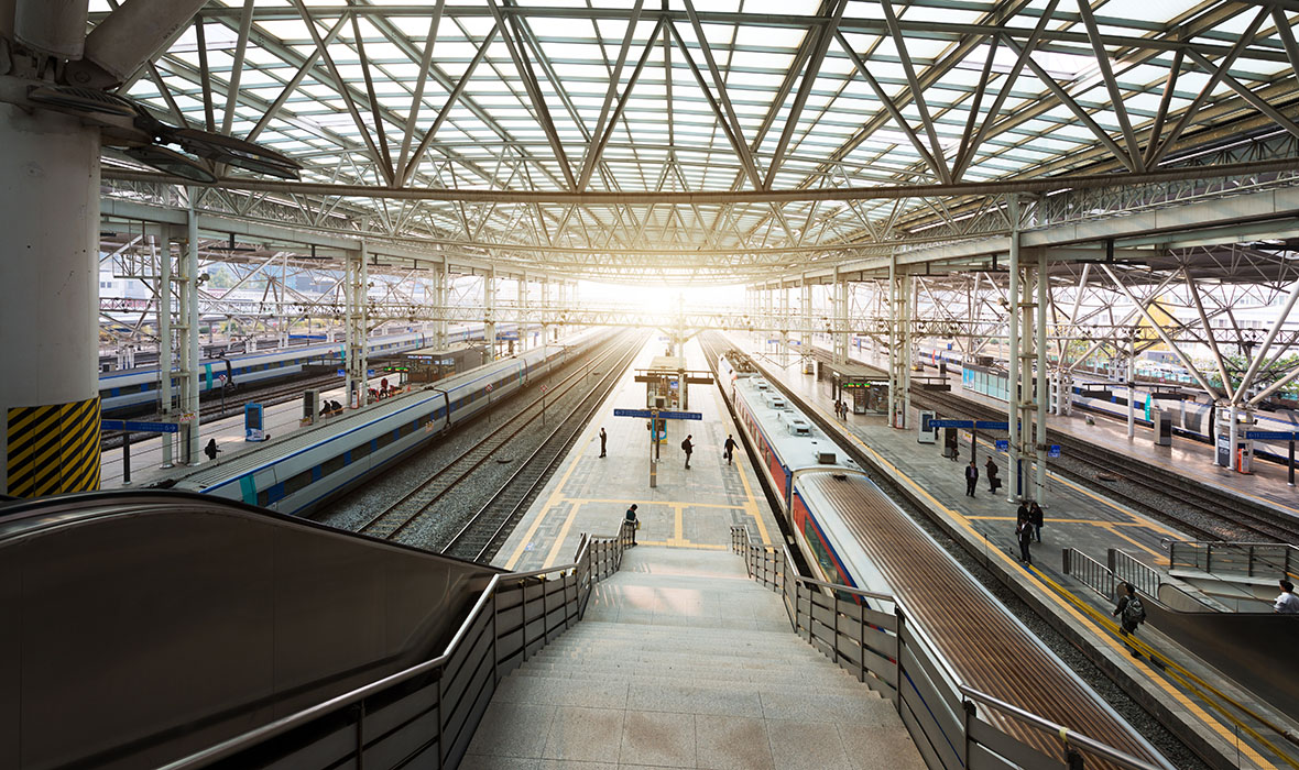 November 8, 2017 Passager waithing high-speed bullet trains at platform in Seoul station, South Korea.