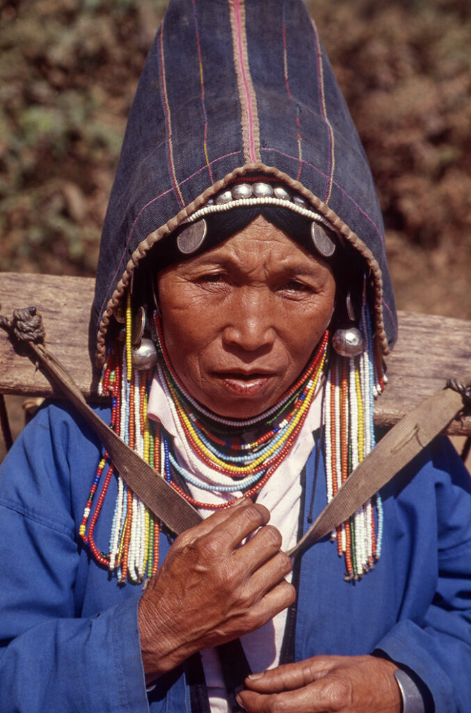 Akha woman on the road from Tachilek.