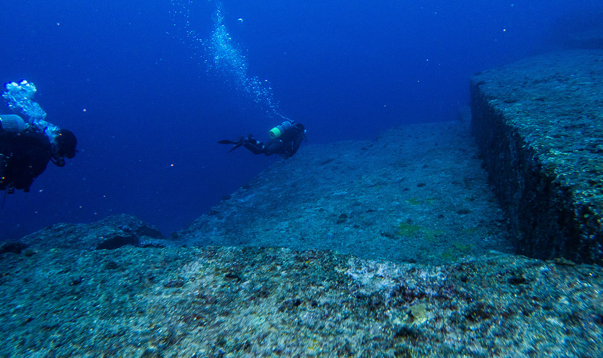 Yonaguni_Monument_DSC02864_(12737595694)