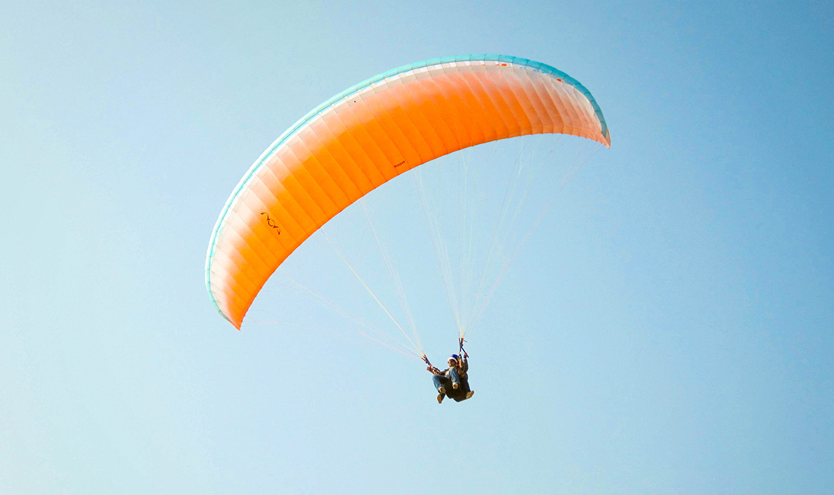 Tourist_paragliding_in_Pokhara