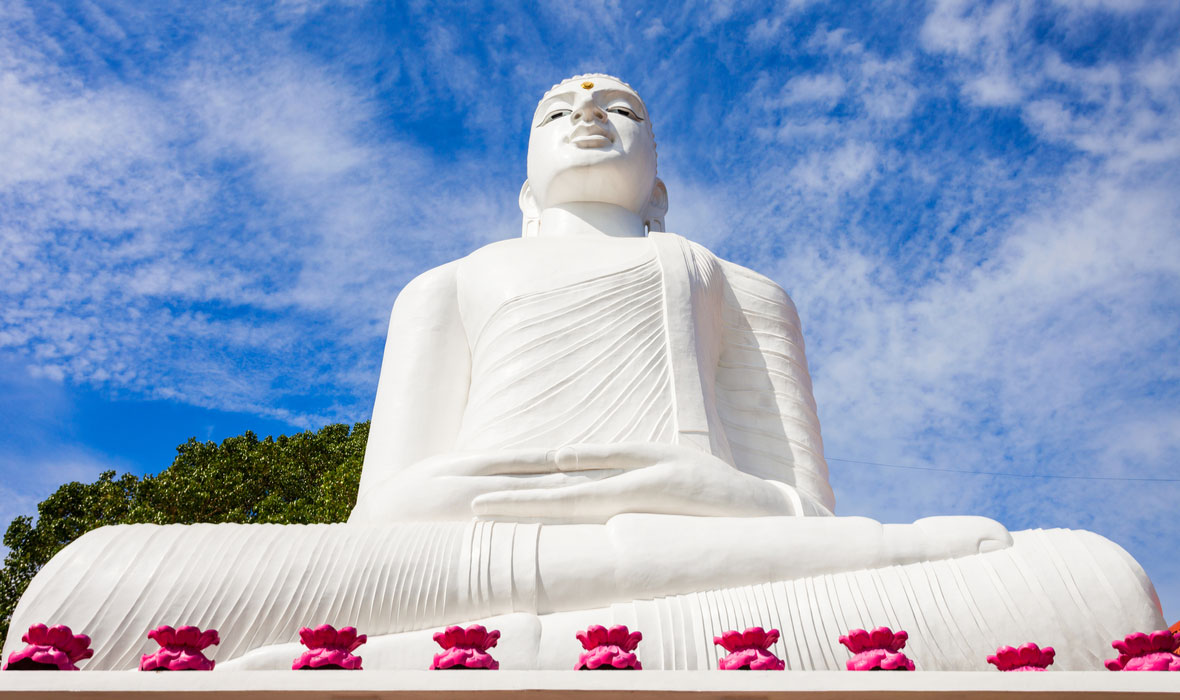 Bahirawakanda-Vihara-Buddha-Statue