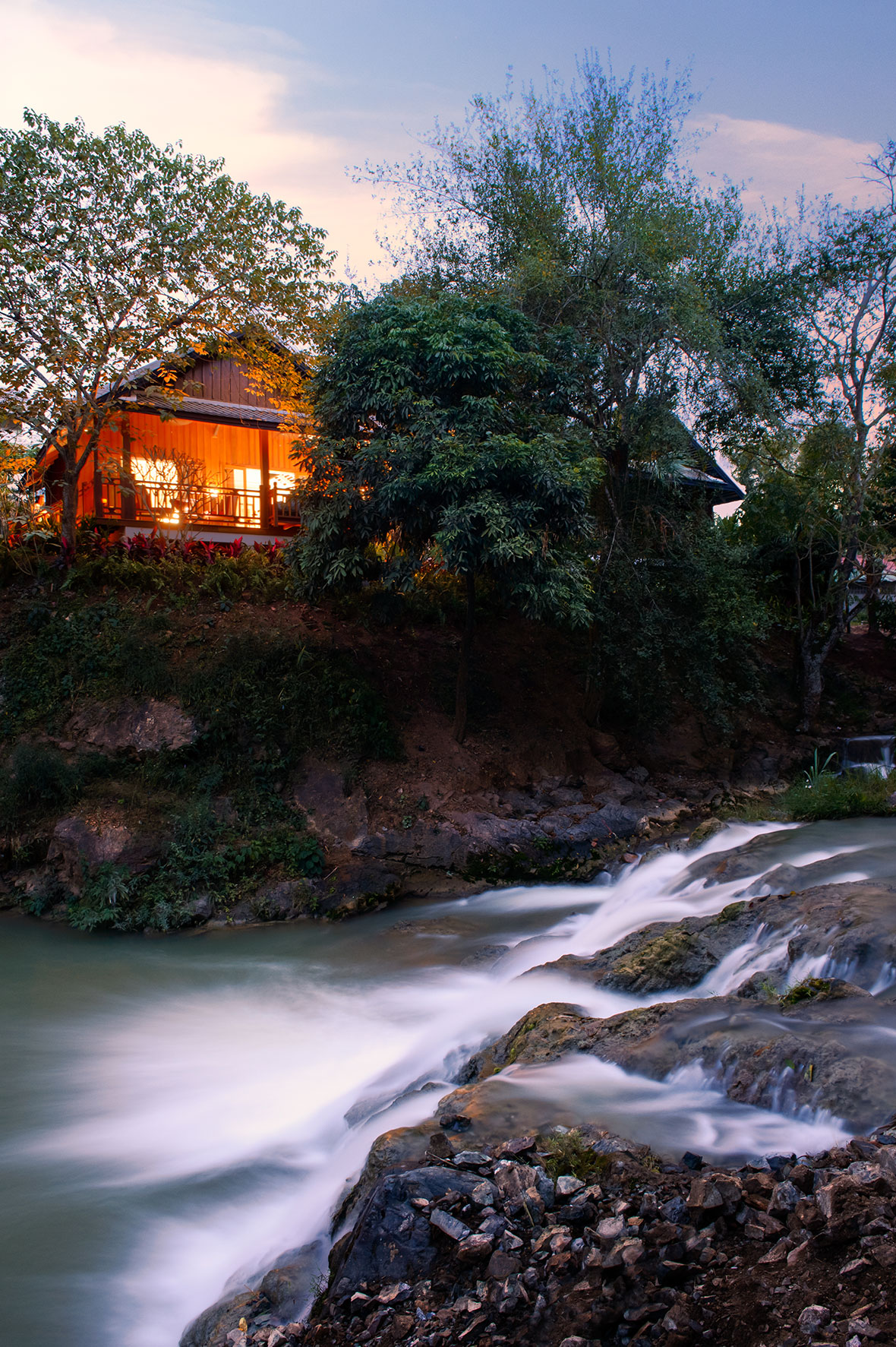 Riverside_Villa_001