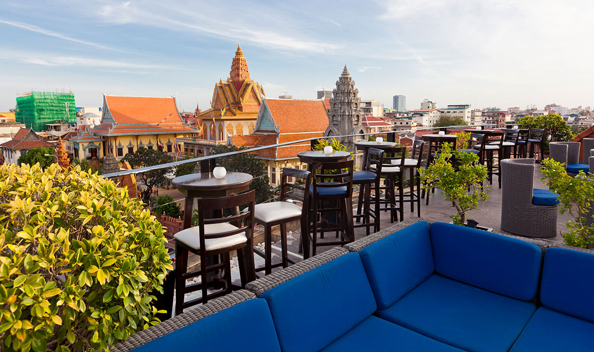 Le-Moon-Terrace-Bar-1