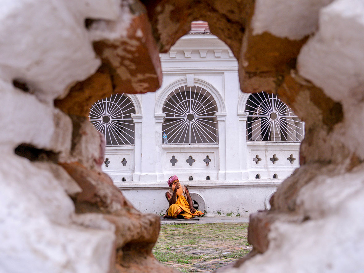 sadu-in-cremation-temple