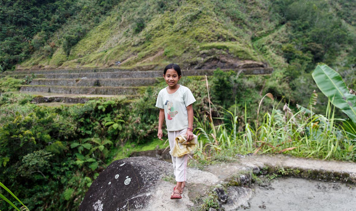 _A-local-girl-on-the-trek-to-Batad