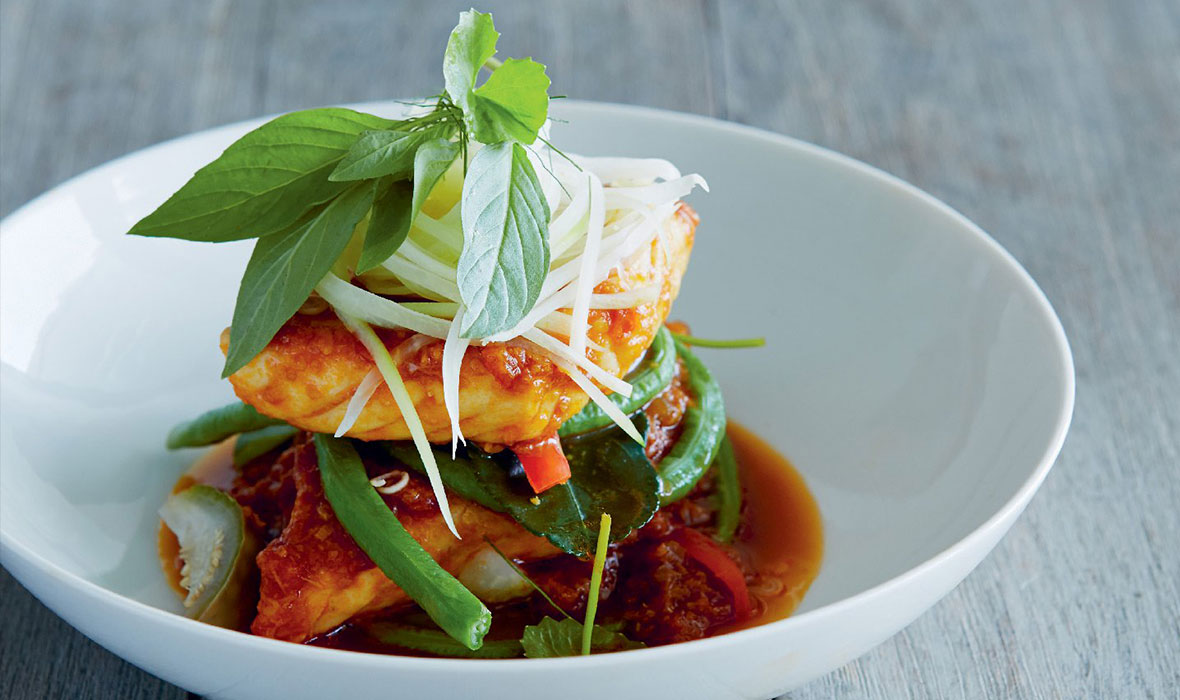 COMO-Beach-Club-Bali_Braised-Bass-Grouper-in-Spicy-Tomato-and-Lemongrass-Curry-with-Green-Papaya-Noodles