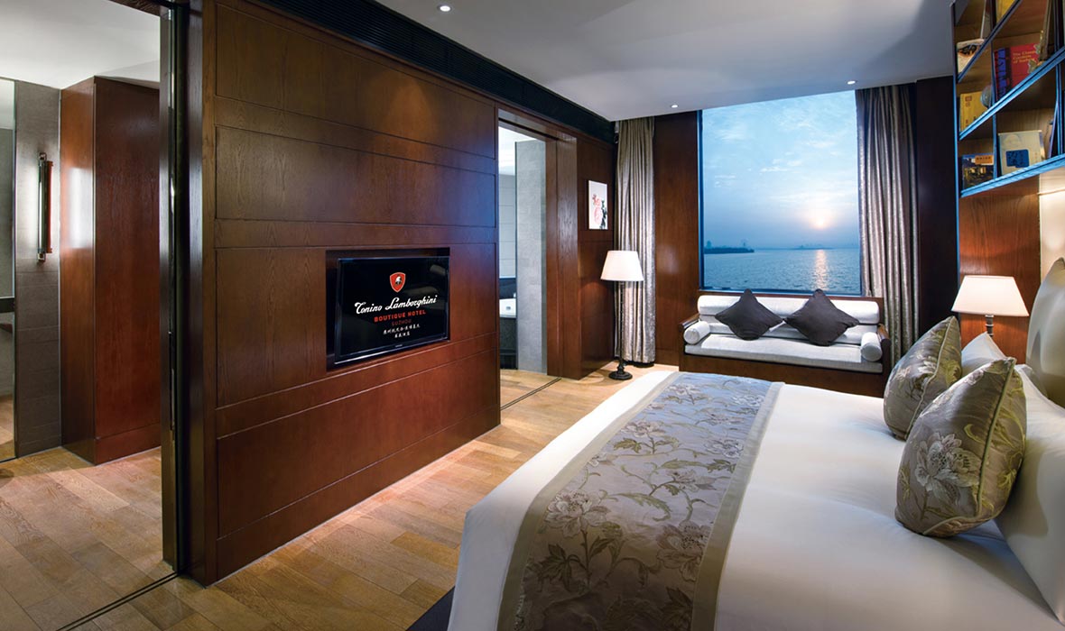 EXECUTIVE-LAKEVIEW-SUITE