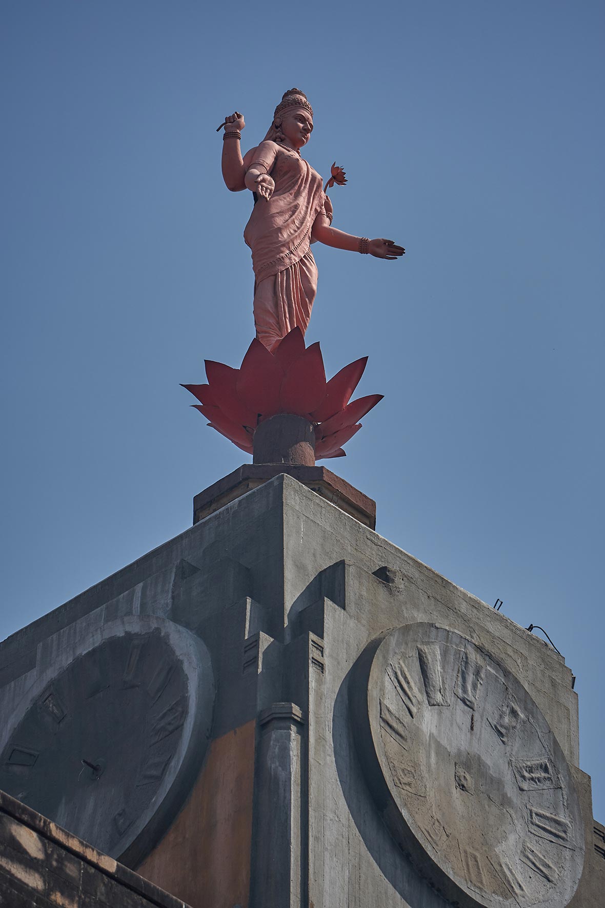 Goddess-Lakshmi-statue-Art-Deco-Lakshmi-building