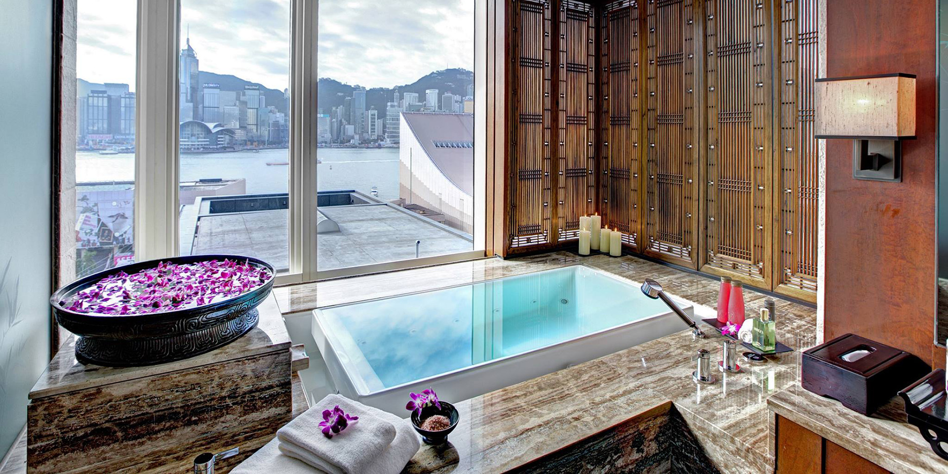 Luxury Hotel Bathtubs In Asia, Hotels With Big Bathtubs