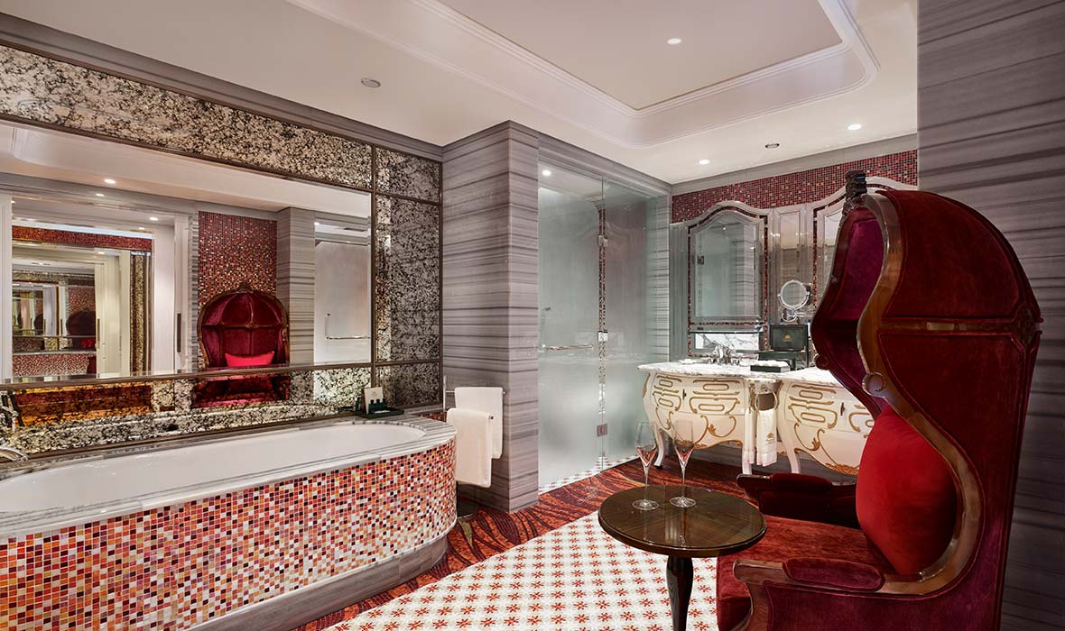 Reverie-Saigon-Romance-Suite-04