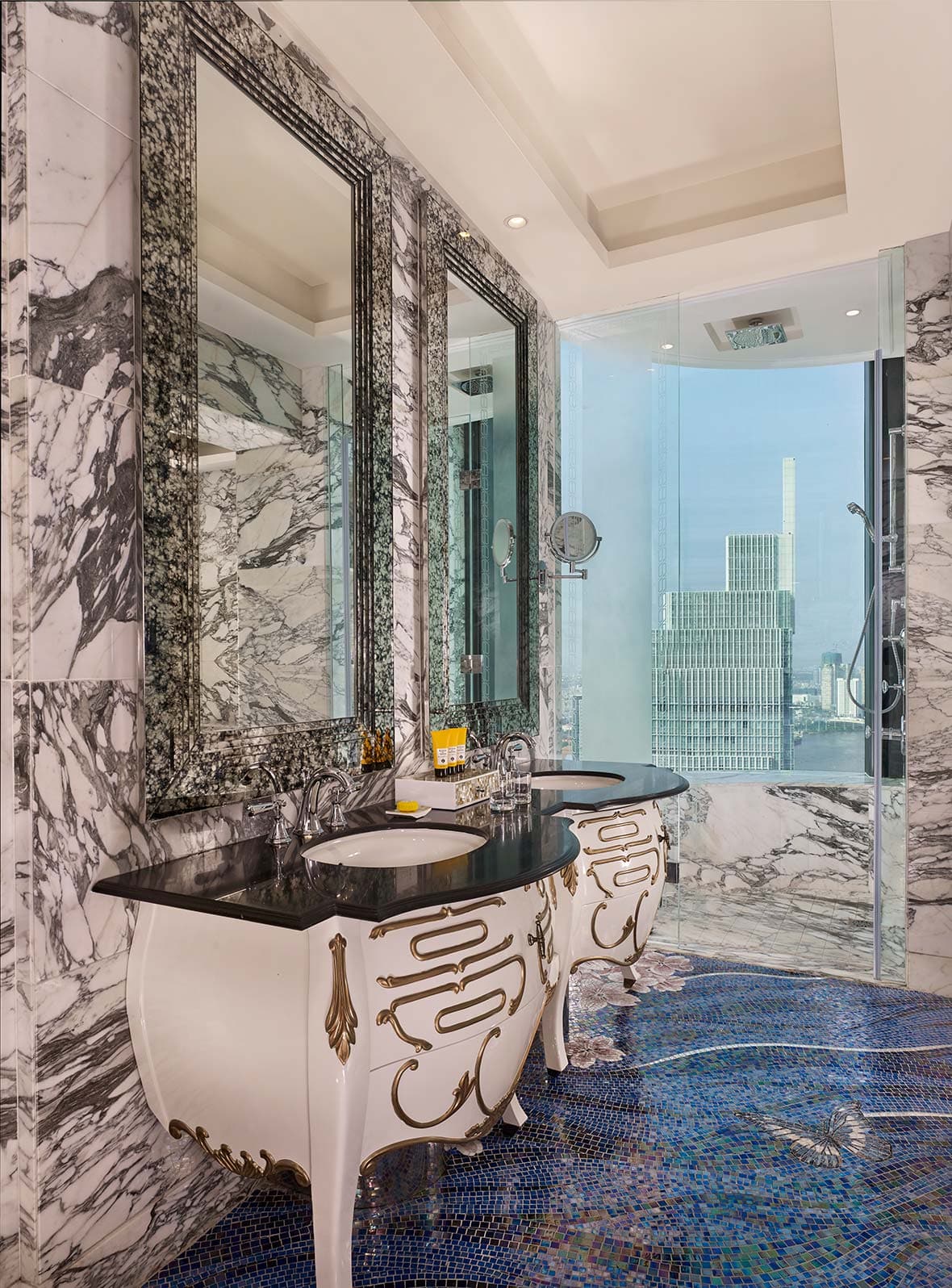 Reverie-Saigon-Suite-05