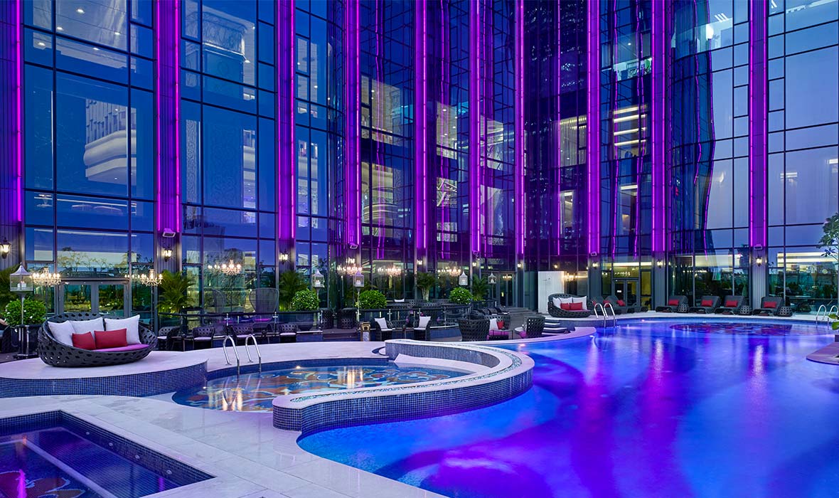 Reverie-Saigon-Swimming-pool-06
