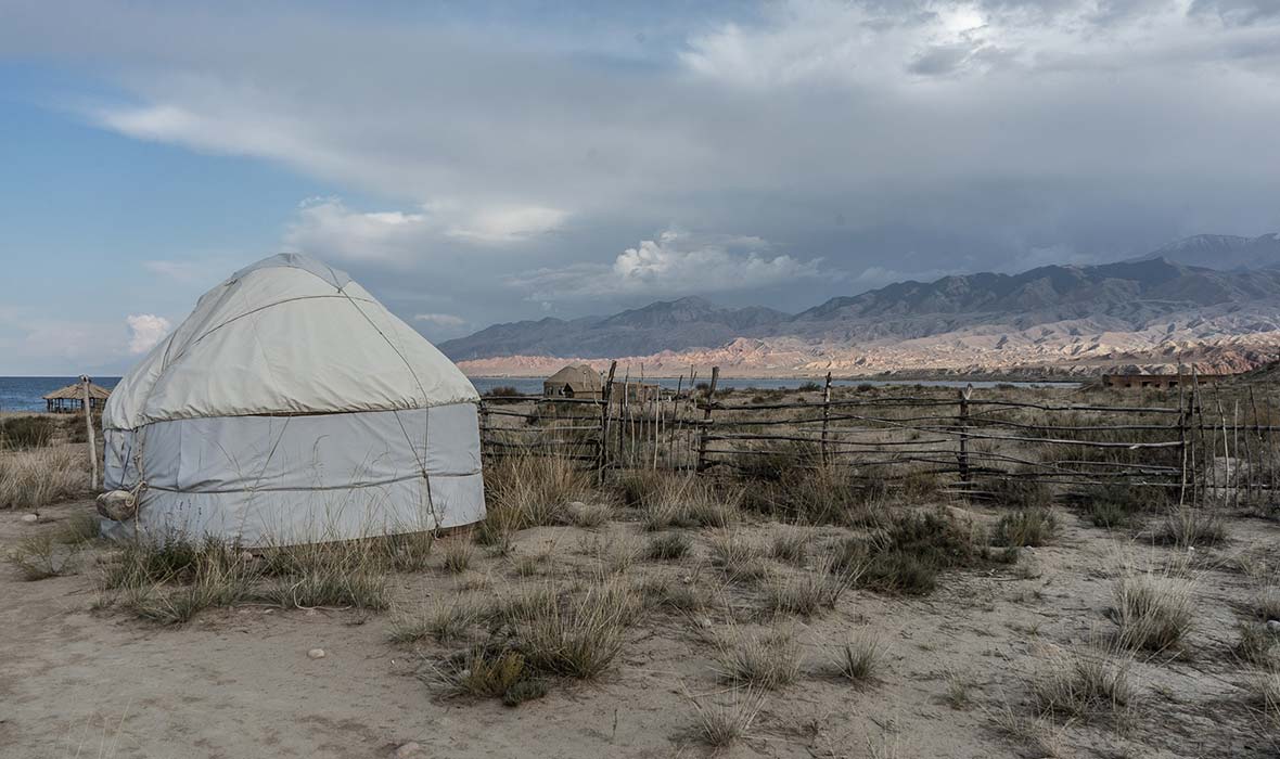 Building-a-Yurt-09