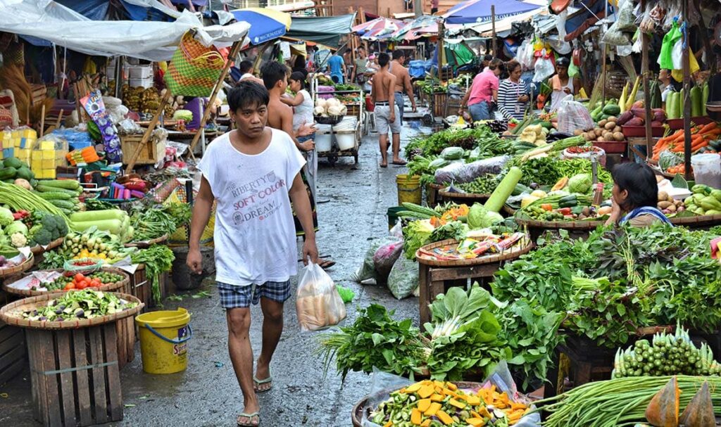 Shopping on the Streets of Manila Travelogues from Remote Lands