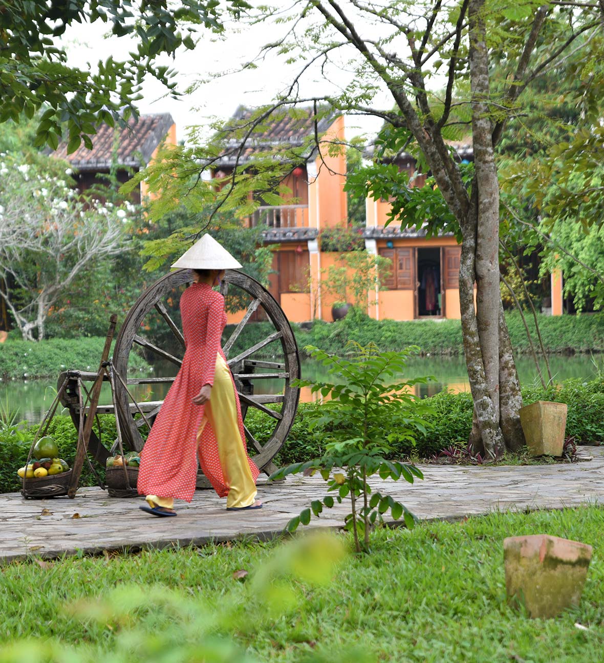 Ao Dai: A Short History of Vietnam's Most Popular Dress - Travelogues from  Remote Lands