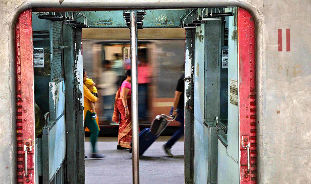 Mumbai-Train-Station-2