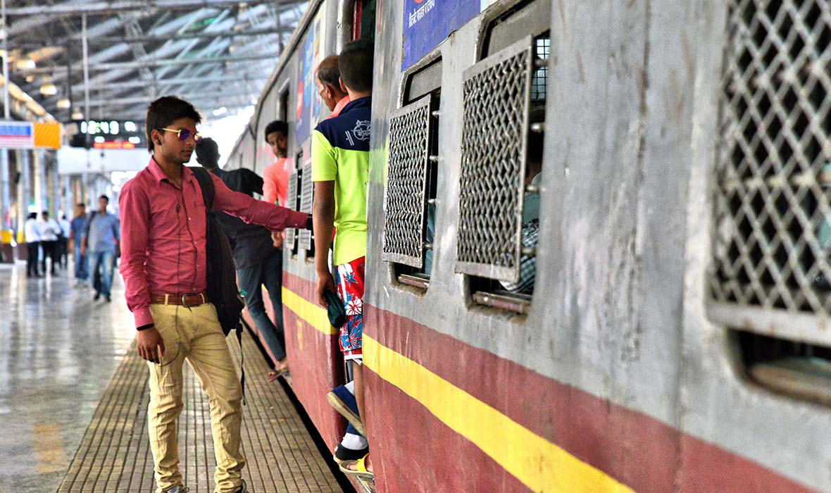 Mumbai-Train-Station-3