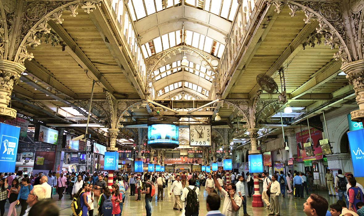 Mumbai-Train-Station-4