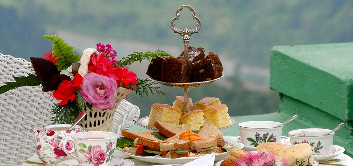 04.The-elaborate-spread-of-English-afternoon-tea-2