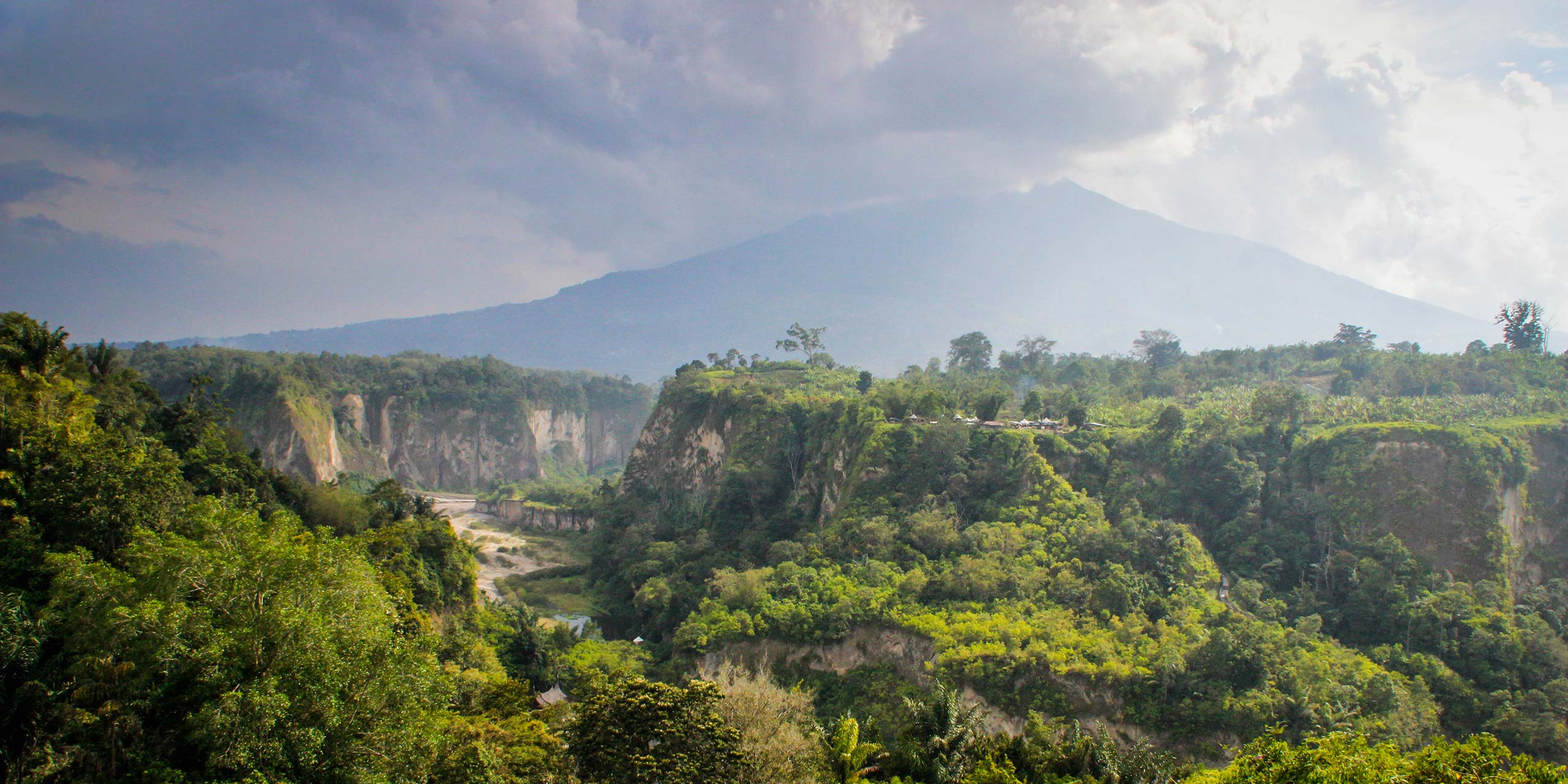 West Sumatra: active volcanoes and vanishing species Travelogues from Remote Lands