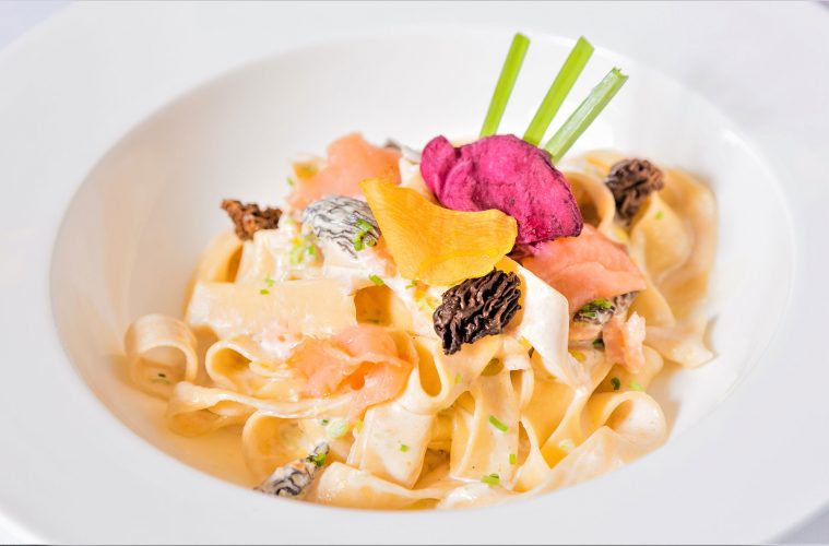 Tagliatelle Al Salmone E Spugnole Tagliatelle Al Salmone E Spugnole