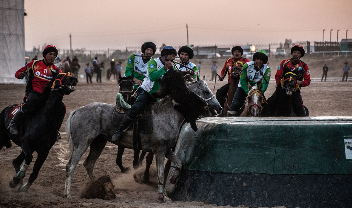 Uzbeks-score-as-sun-sets-Kok-Boru Uzbeks-score-as-sun-sets-Kok-Boru